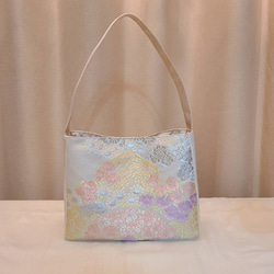 【Creema限定♡母の日】  和風色花模様シルク着物帯のハンドバッグ、トートバッグ 1枚目の画像