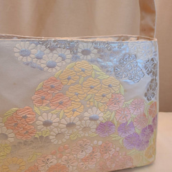 【Creema限定♡母の日】  和風色花模様シルク着物帯のハンドバッグ、トートバッグ 6枚目の画像