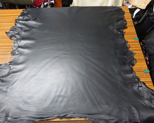 ラム革 黒 1枚】傷アリ規格外品 厚み0.5mm本革リアルレザー生地