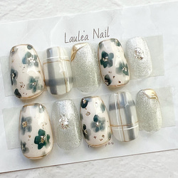 オーダー】ネイルチップ 目玉 手書きフラワー お花 ネイビー