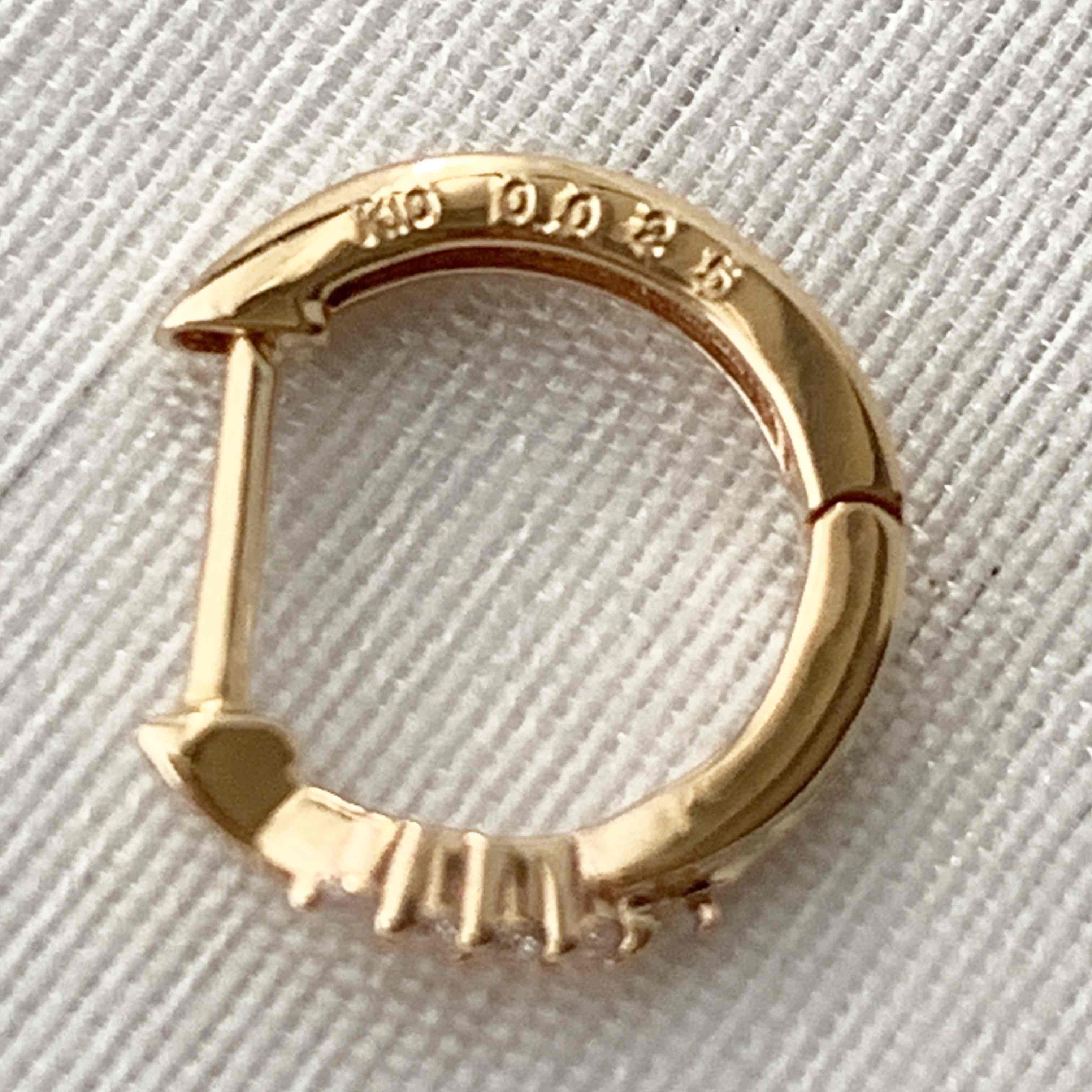 【天然ダイヤモンド 中折れねじりフープピアス】Yゴールド K10刻印入 新品！