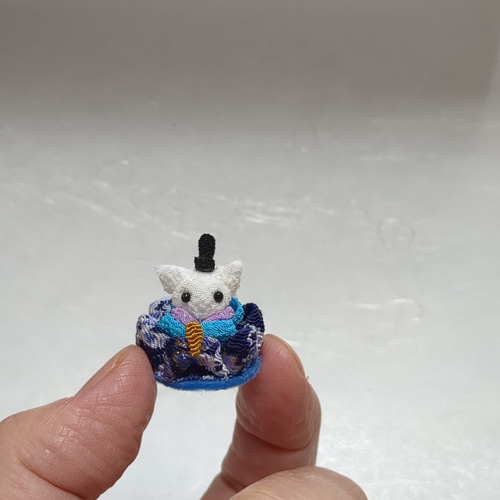 ちりめん細工歳時記「ひな祭り」 ✿コインサイズの小さな猫雛✿ 白ねこ