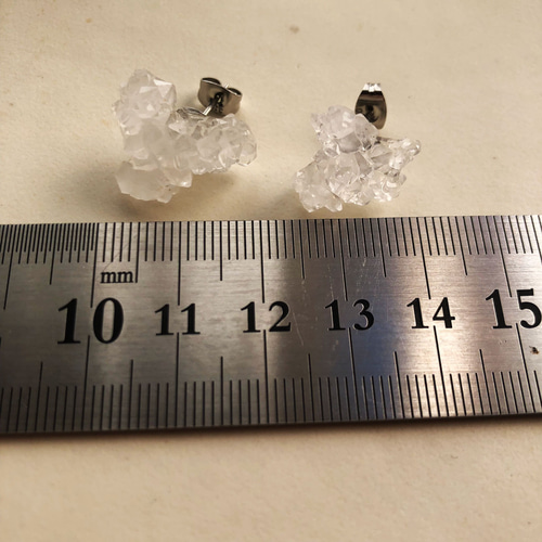 一点もの】 クラスター水晶 ピアス 原石 鉱物 天然石 金属アレルギー 