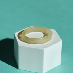 黄色　イエロー　ベージュ　アレルギー対応　シンプル　ニュアンス　リング　ガラスリング　指輪 2枚目の画像