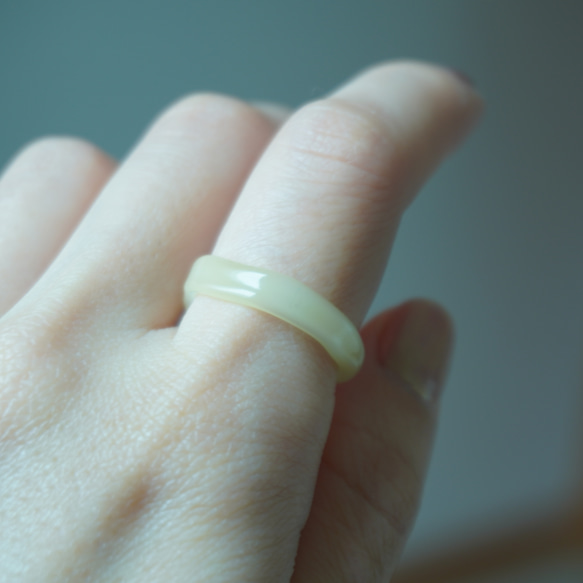 黄色　イエロー　ベージュ　アレルギー対応　シンプル　ニュアンス　リング　ガラスリング　指輪 5枚目の画像