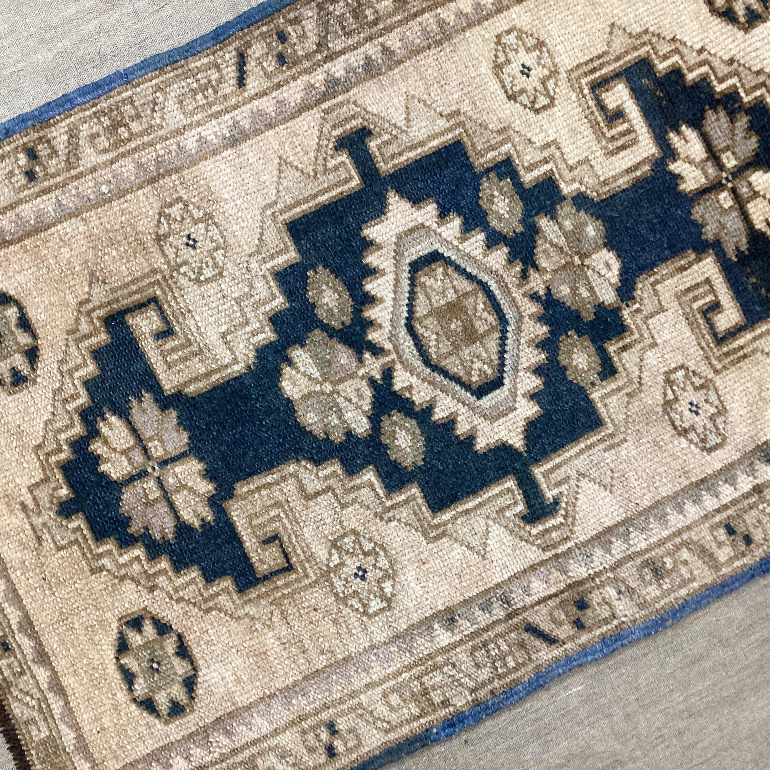 手織りトルコ絨毯 82x56cm ヴィンテージラグ