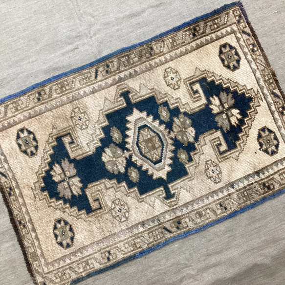 手織りトルコ絨毯 82x56cm ヴィンテージラグ 1枚目の画像