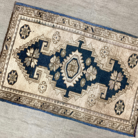 手織りトルコ絨毯 82x56cm ヴィンテージラグ 2枚目の画像