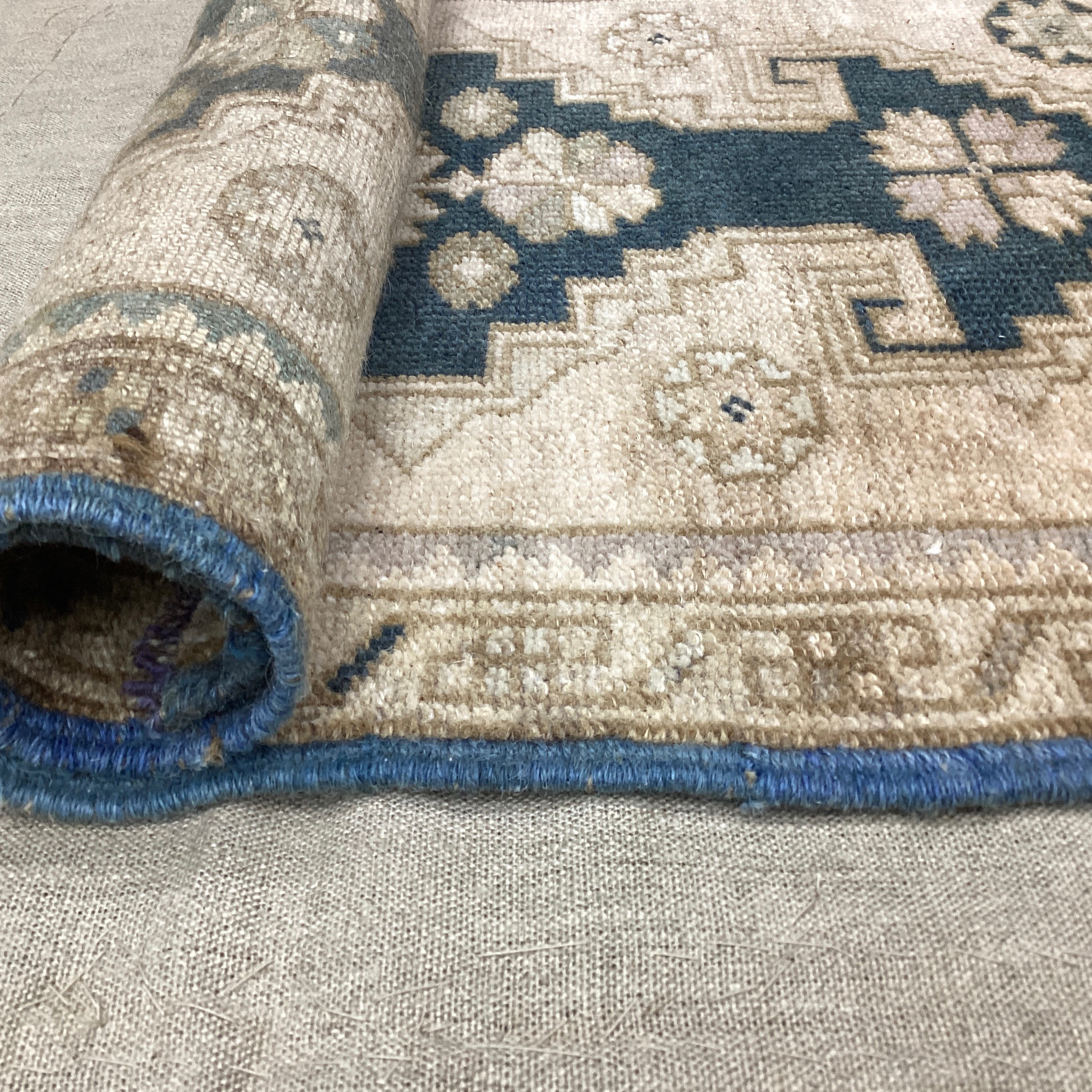 手織りトルコ絨毯 82x56cm ヴィンテージラグ