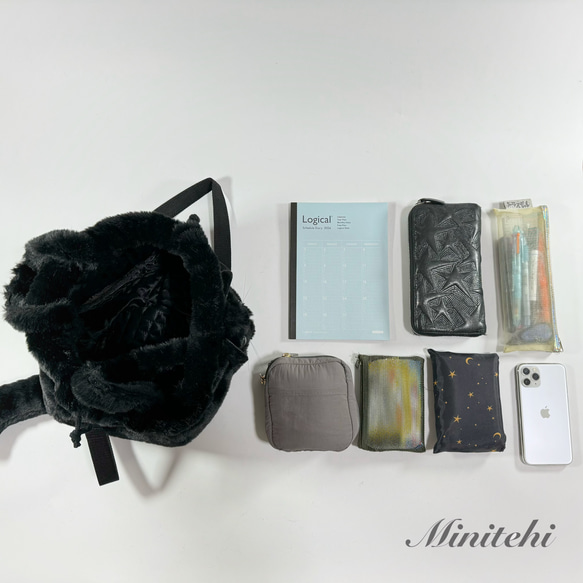 ぬいぐるみみたいな 香箱座りの黒猫さん巾着バッグ　トート　ミニショルダー　ポシェット　黒ねこ　猫雑貨　猫グッズ　リアル 