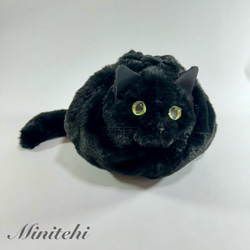 ぬいぐるみみたいな 香箱座りの黒猫さん巾着バッグ　トート　ミニショルダー　ポシェット　黒ねこ　猫雑貨　猫グッズ　リアル　 2枚目の画像