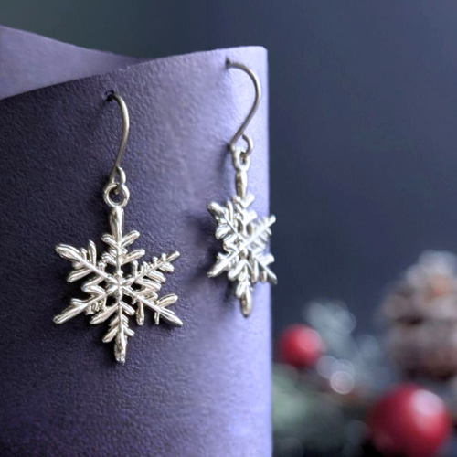 特集掲載］ひとひらの雪 本物の雪の結晶デザイン イヤリング・ピアス