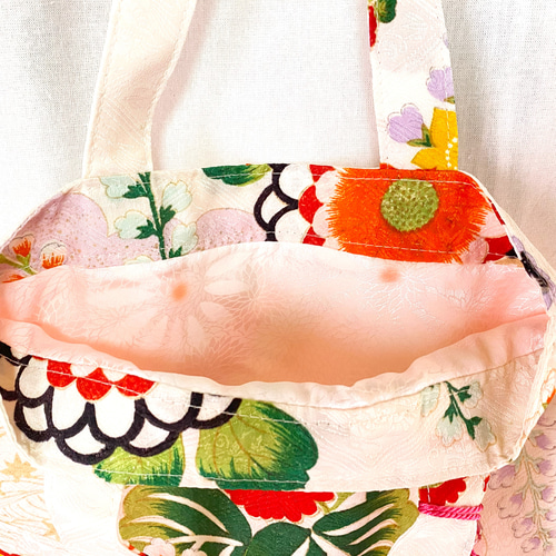 着物帯リサイクル。花柄刺繍トートバッグ 大容量 着物帯リサイクル。花柄刺繍トートバッグ 大容量 - メルカリ