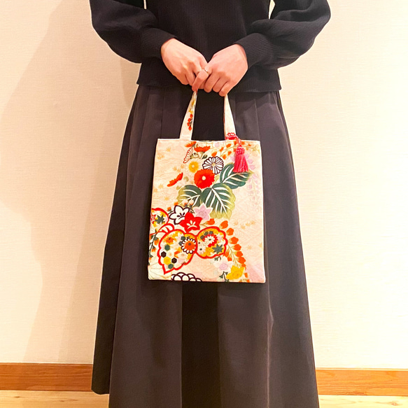 kimonoトートバッグ 『花×鳳凰』 着物/シルク/タッセル 6枚目の画像