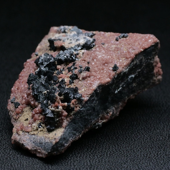 【鉱物 標本 ハウスマン鉱 灰鉄柘榴石 結晶 原石】南アフリカ アンドラダイト ガーネット ハウスマナイト 4枚目の画像