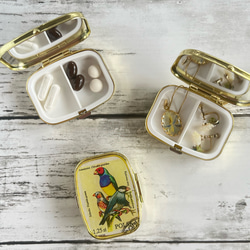 〔ピルケース〕おしゃれでかわいい！持ち運びしやすい外国切手のケース（ポーランド文鳥たち）ラッピング無料！プレゼントにも 2枚目の画像