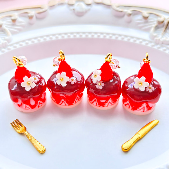 丸っこいミニチュアいちごチョコケーキの耳飾り  選べるイヤリング／ピアス／チャーム 1枚目の画像