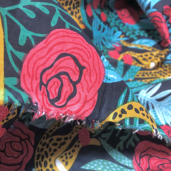 【50cm單位】黑豹玫瑰絲網印刷印度紡織棉布料 第7張的照片