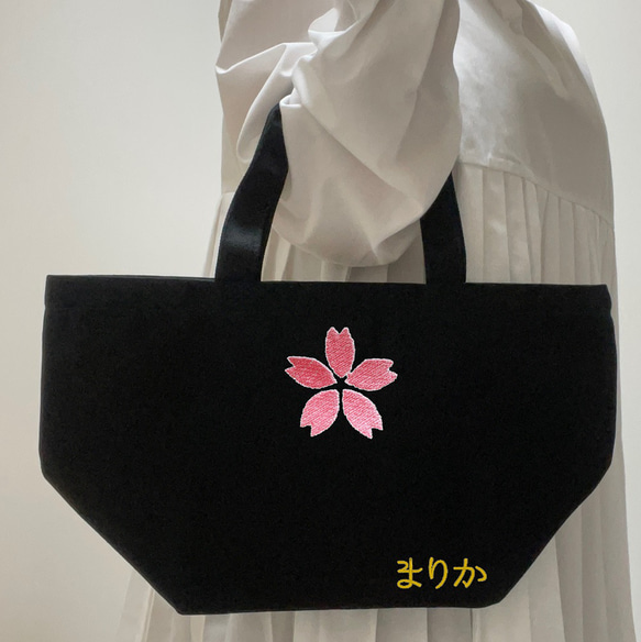 イニシャル 名入れ 刺繍 桜 さくら 花びら キャンバス ミニトートバッグ ランチバッグ ギフト プレゼント 入園 入学 1枚目の画像