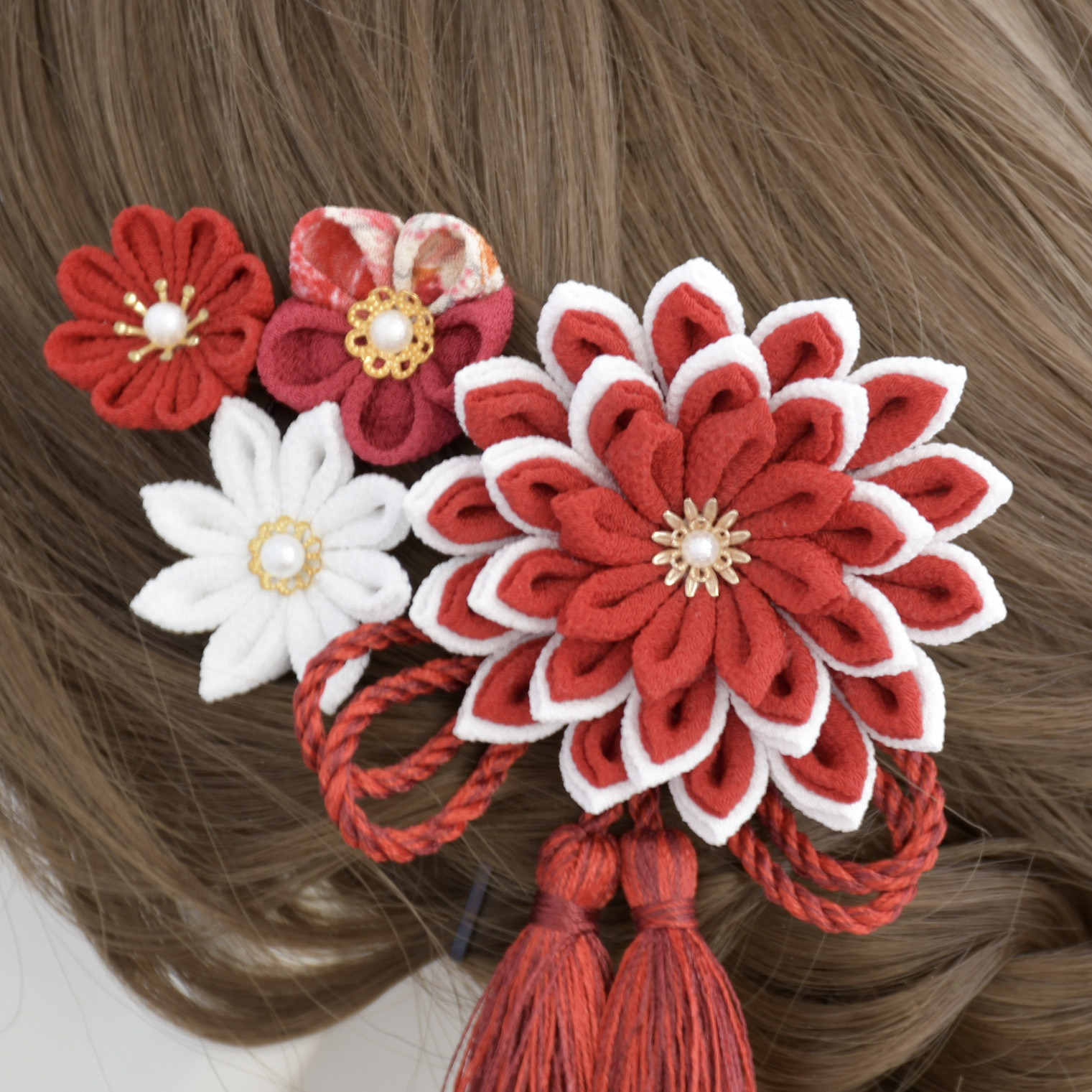 着物　つまみ細工　卒業式　卒業式髪飾り　成人式 髪飾り ヘアアクセ　前撮り　七五三　赤　袴　白　振袖