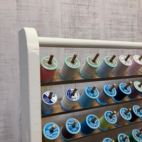 ミシン糸収納棚・ミシン糸付き ミシン糸ラックミシン糸什器ミシン糸収納庫60cm幅 ロックミシン糸ケース