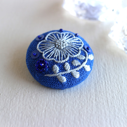 北欧ボタニカルフラワー【M】＊手刺繍ブローチ＊Royal blue 4枚目の画像