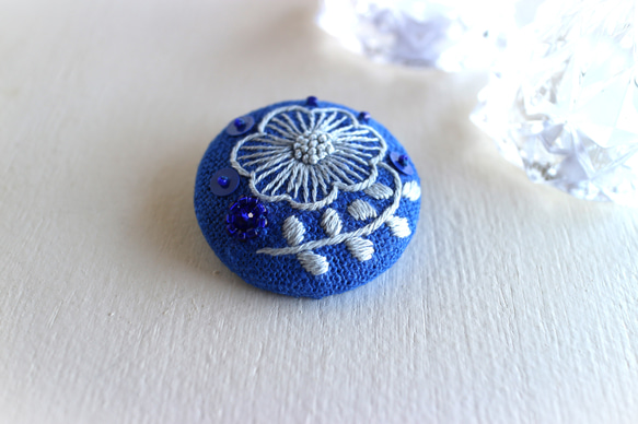 北欧ボタニカルフラワー【M】＊手刺繍ブローチ＊Royal blue 4枚目の画像