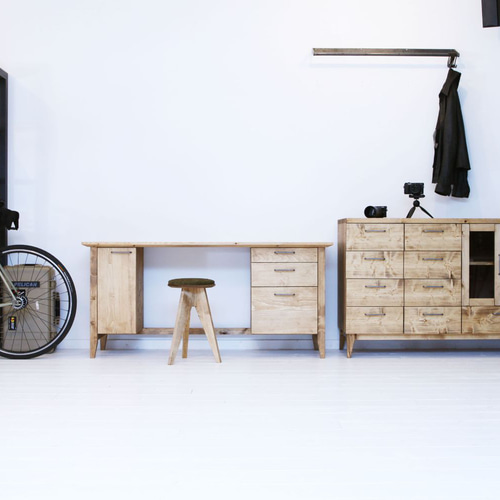 ハンドメイド　無垢デスク 机　引き出し付き(送料込み) ハンドメイド 無垢デスク 机 引き出し付き(送料込み