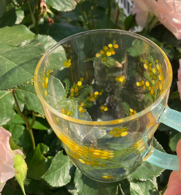 ミモザのおしゃれな耐熱ガラスマグカップ 3枚目の画像