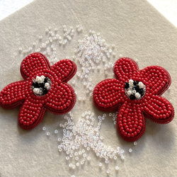 ビーズ刺繍のブローチ　-赤いポピー　感謝- poppy 3枚目の画像