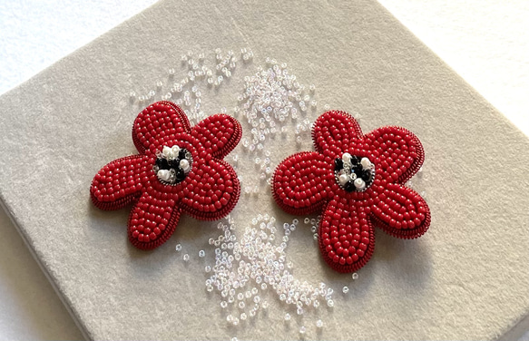 ビーズ刺繍のブローチ　-赤いポピー　感謝- poppy 3枚目の画像