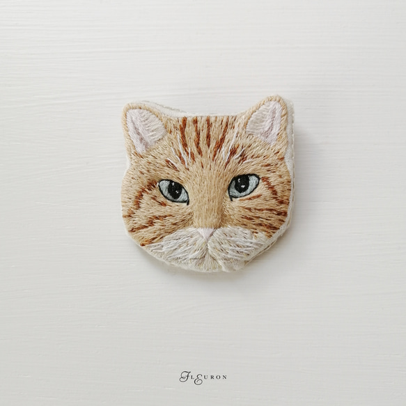 【限定1点】猫刺繍のブローチ　Bella 1枚目の画像