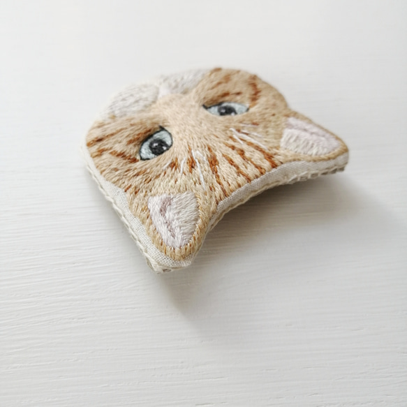 【限定1点】猫刺繍のブローチ　Bella 4枚目の画像