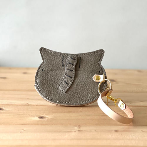 猫好きが作ったイカ耳猫の小銭入れ鯖白ハチワレオコ顔 淡い黄色の目 D