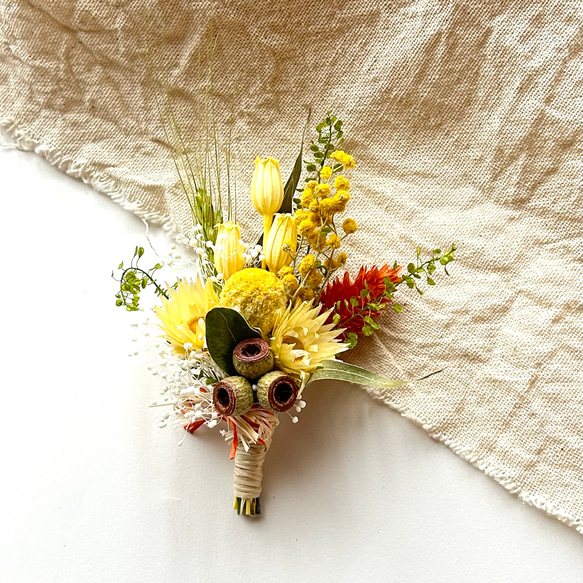 ■ナチュラルコサージュ・イエロー■ 自然な植物で飾る胸元 プリザーブドフラワー ドライフラワー 1枚目の画像