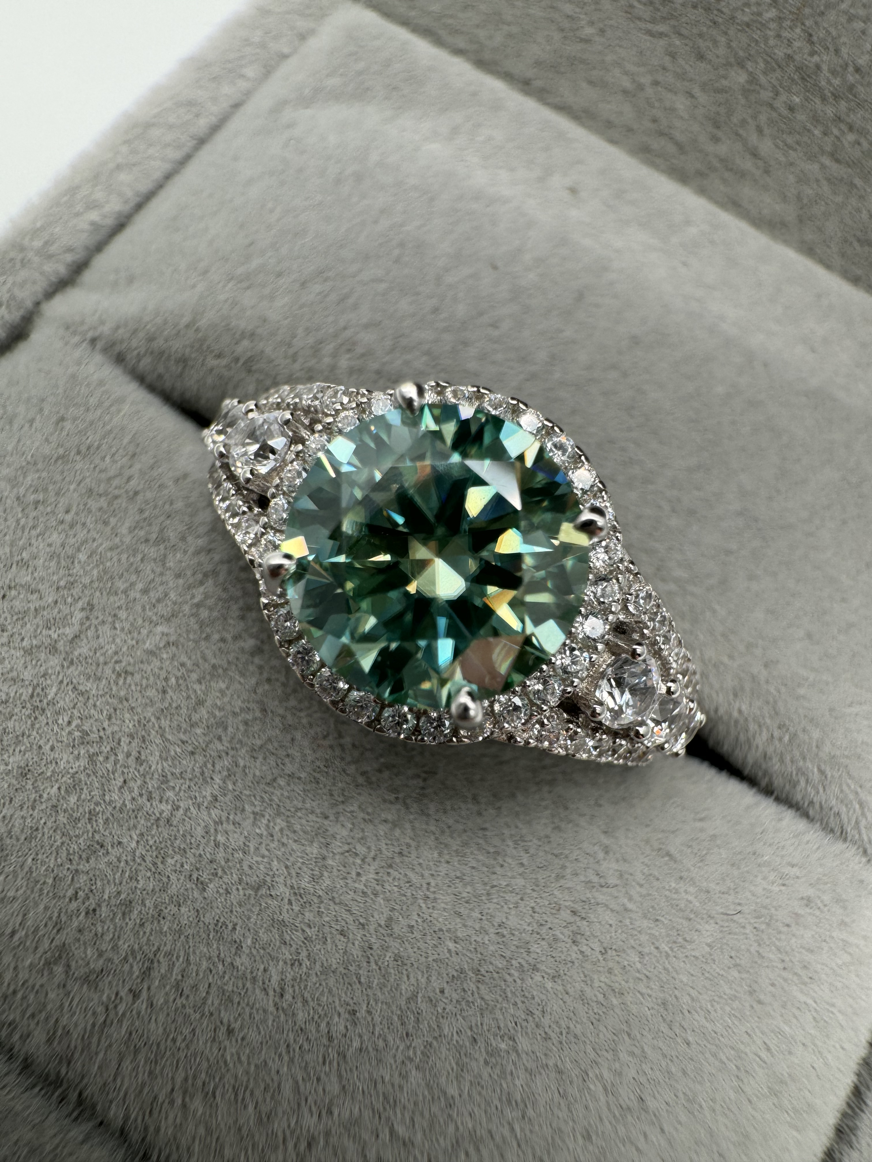 ライトブルーモアサナイトリング　約2カラット　S925＋ロジウムコーティング（プラチナメッキ） 15,000円