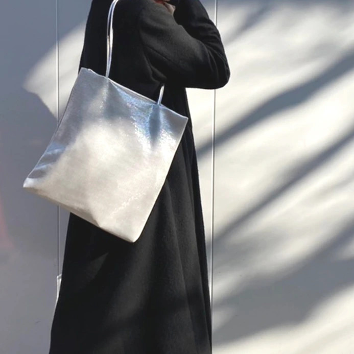 とにかく軽い！A4が入るおとなのトートバッグM◇ラメメッシュ（ブラック・シルバー）手紐レザー◇レディース 鞄【かわつむ】