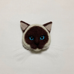 羊毛フェルト 猫ブローチ シャム猫 1枚目の画像