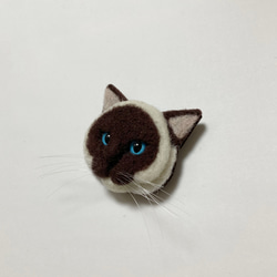 羊毛フェルト 猫ブローチ シャム猫 2枚目の画像