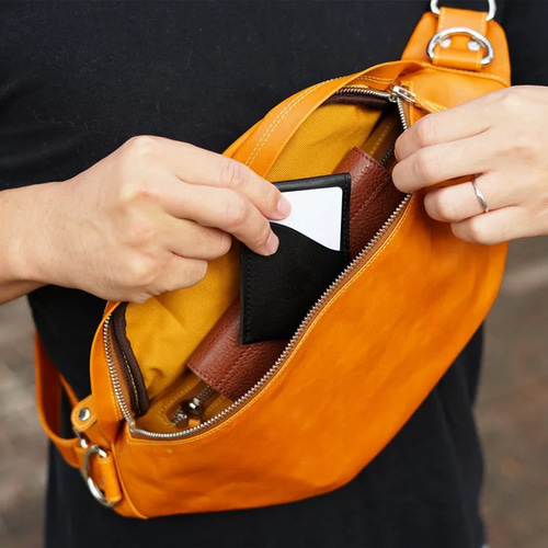 イタリアンレザー メンズボディバッグ 【キャメル】 ショルダー 斜め