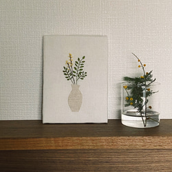 植物刺繍のファブリックパネル 2枚目の画像