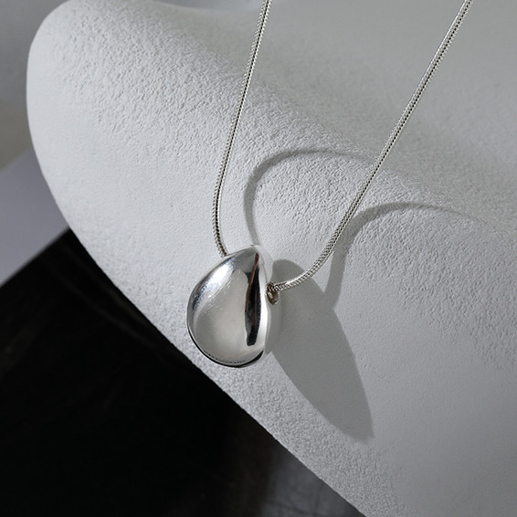 天使の涙オーバルドロップスネックレス女性フランスシンプルプレミアム感光沢グースエッグ鎖女性