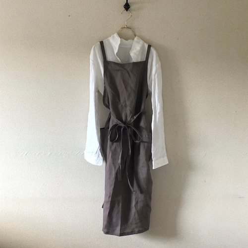 こりす　リネンエプロン 麻100％のお洒落なリネンエプロンです。プレゼントにもどうぞ