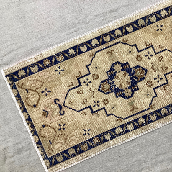 手織りトルコ絨毯 95x54cm ヴィンテージラグ 1枚目の画像