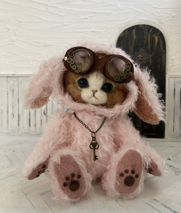 うさぎの着ぐるみを着たごーぐるにゃんこ(桜色) テディベア