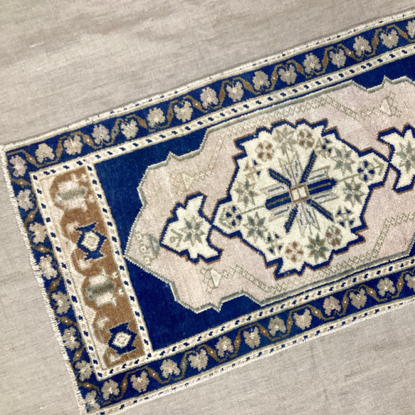 手織りトルコ絨毯 101x54cm ヴィンテージラグ 2枚目の画像