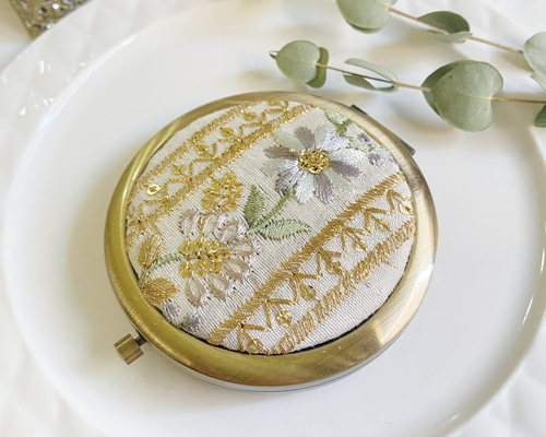 春色フラワー インド刺繍リボンのコンパクトミラー⭐︎贈り物に 手鏡