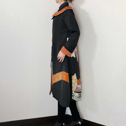 リバーシブル コート【 着物リメイク 】刺繍 黒留袖 花柄 * ブラウン  