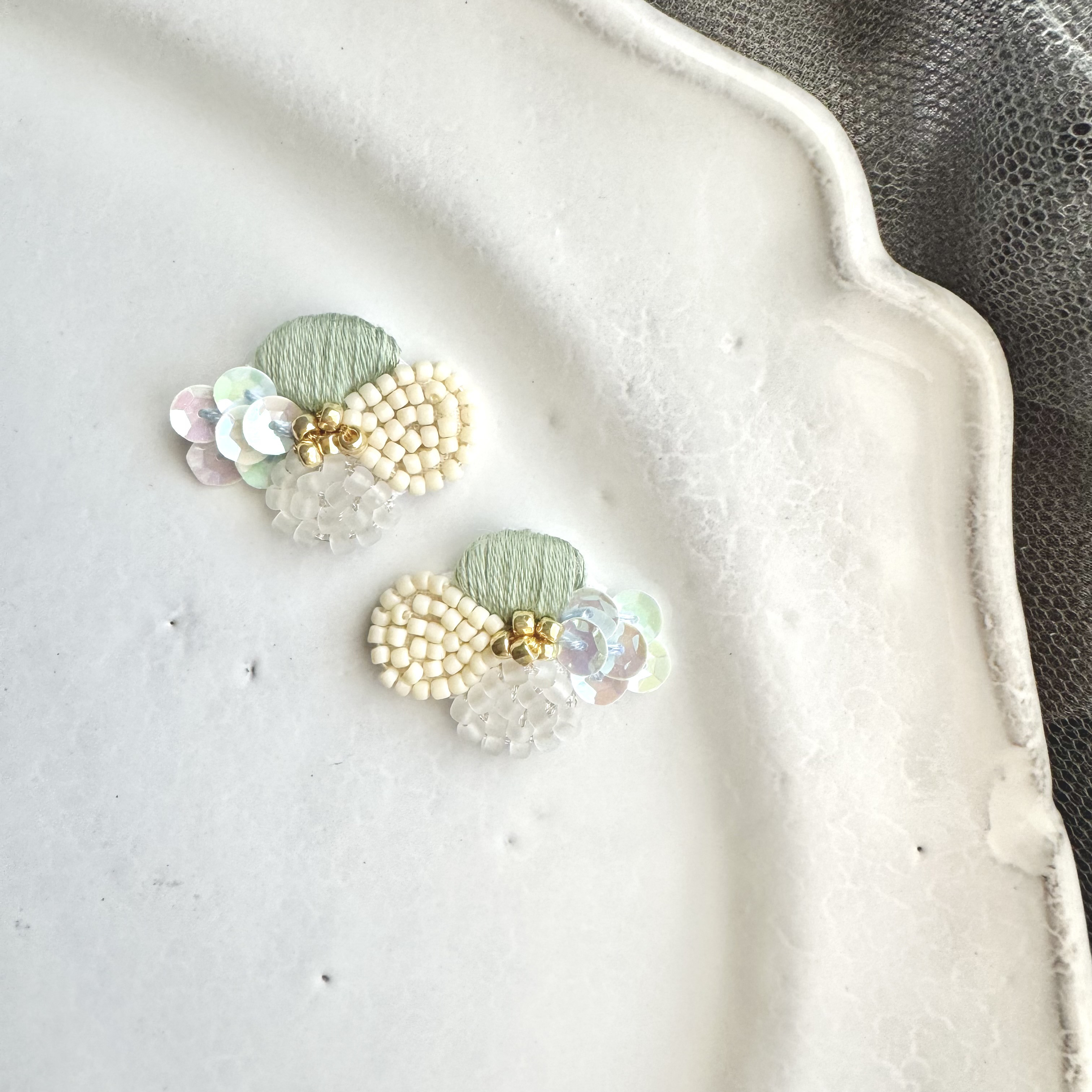 瞬くhana（パステルミント）イヤリング　【フランス/スパンコール】