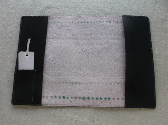 ビジネス書サイズ（単行本ソフトカバー）ブックカバー　拭き染め＆刻印 牛革 4枚目の画像